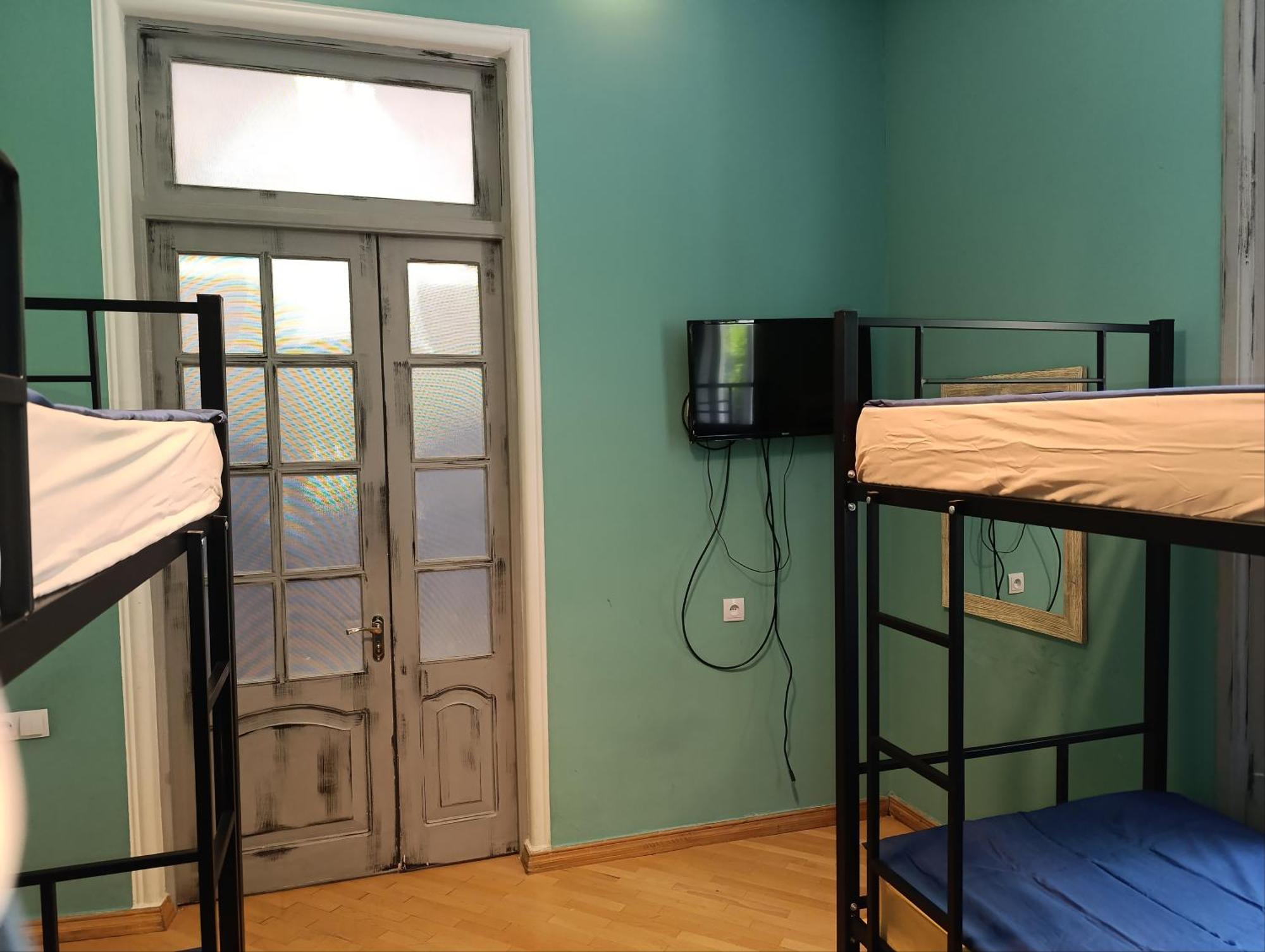 J Square Hostel 第比利斯 外观 照片