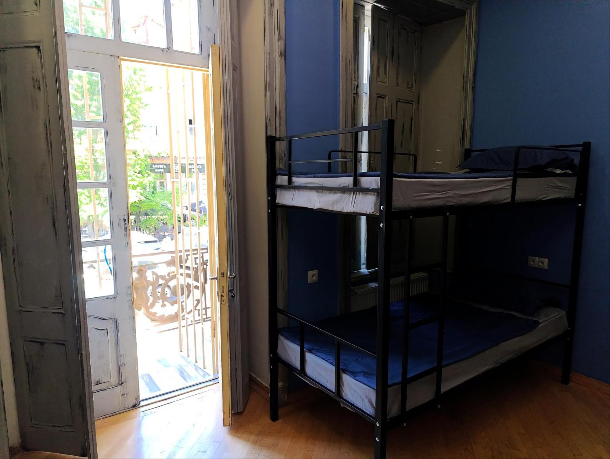 J Square Hostel 第比利斯 外观 照片