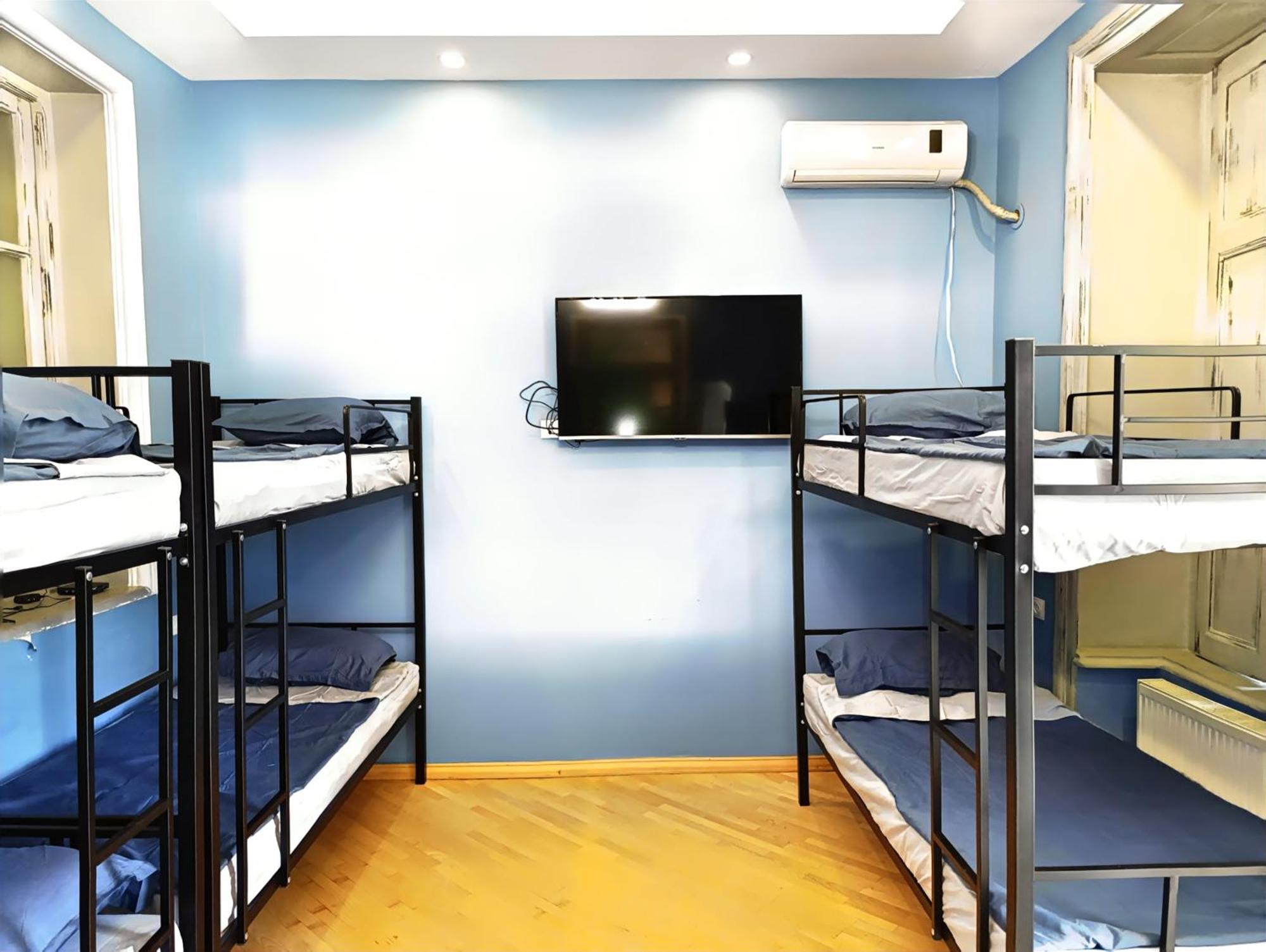 J Square Hostel 第比利斯 外观 照片