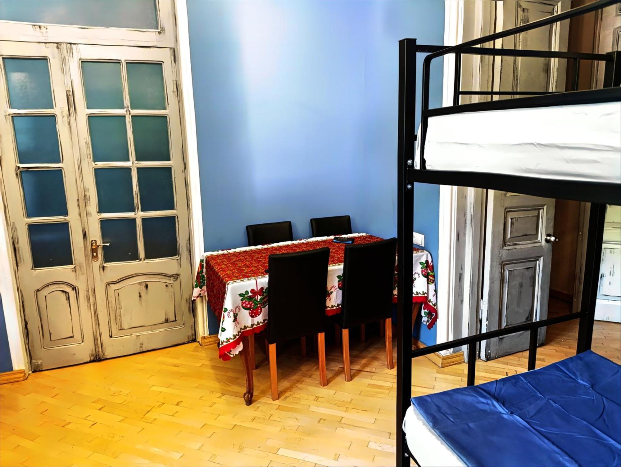 J Square Hostel 第比利斯 外观 照片