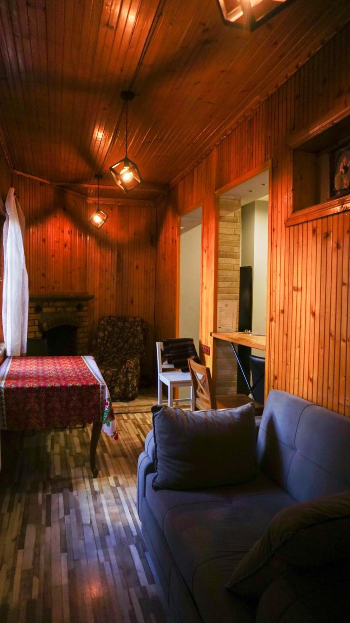 J Square Hostel 第比利斯 外观 照片