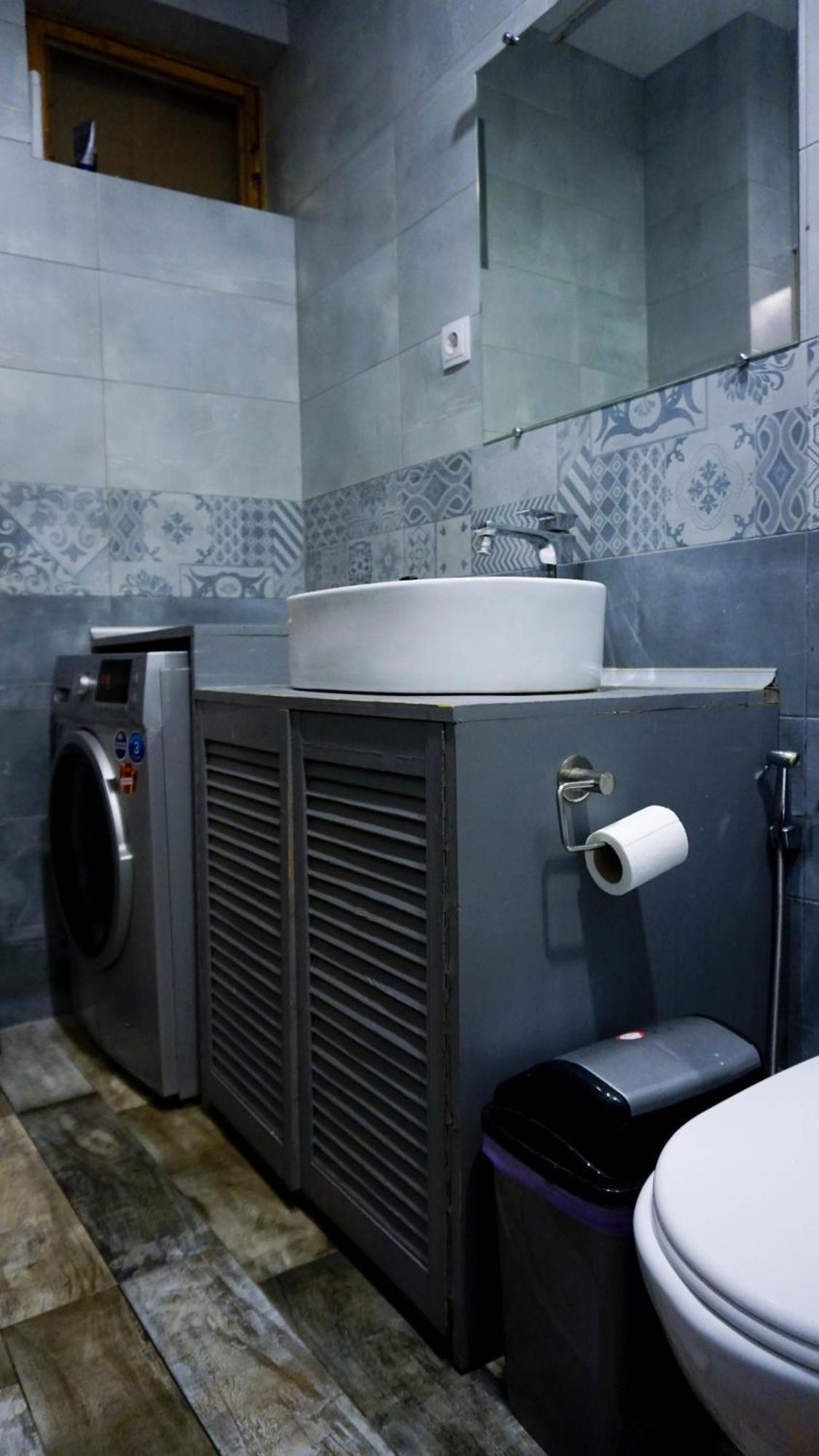 J Square Hostel 第比利斯 外观 照片